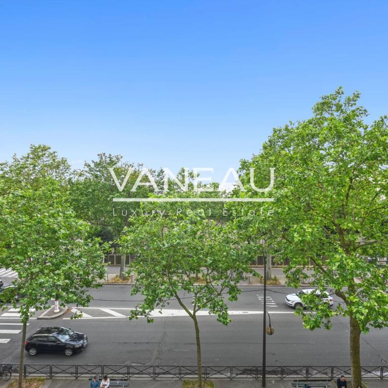 PARIS XVI - LANNES - DUFRENOY - Appartement familial avec vue dé