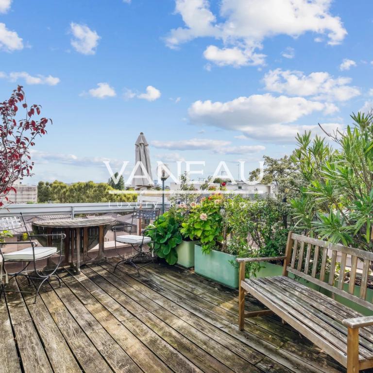 Neuilly - Saussaye. Duplex dernier étage avec terrasse