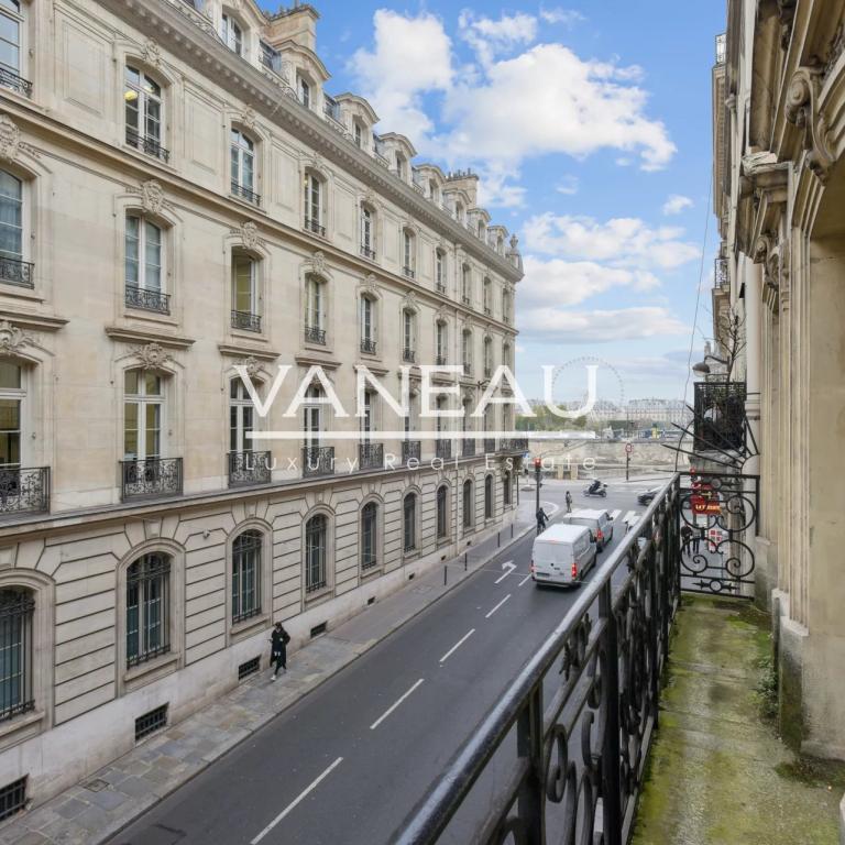 PARIS 7 - LES ANTIQUAIRES - 2 chambres - balcon