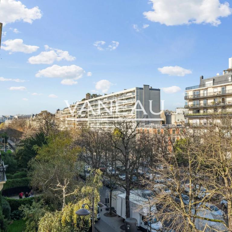 Paris XVI - Trocadéro - Rue de la Pompe