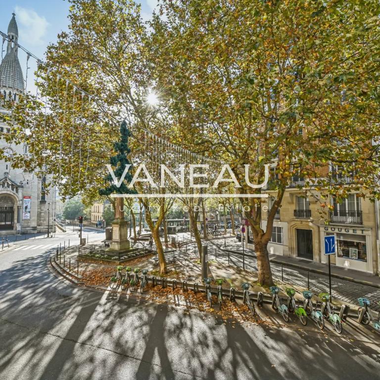 PARIS XVI - Village Auteuil - Vue dégagée plein sud