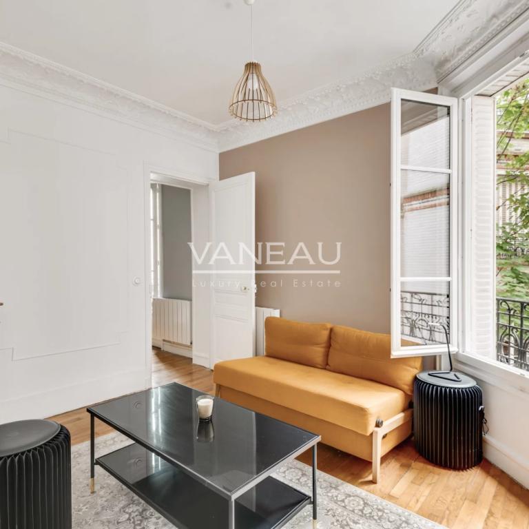 Dans un bel immeuble - Appartement entièrement rénové - Paris 15