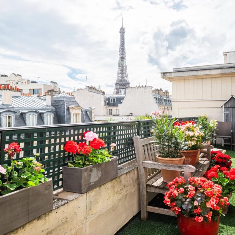 Dernier étage avec Terrasse vue Tour Eiffel