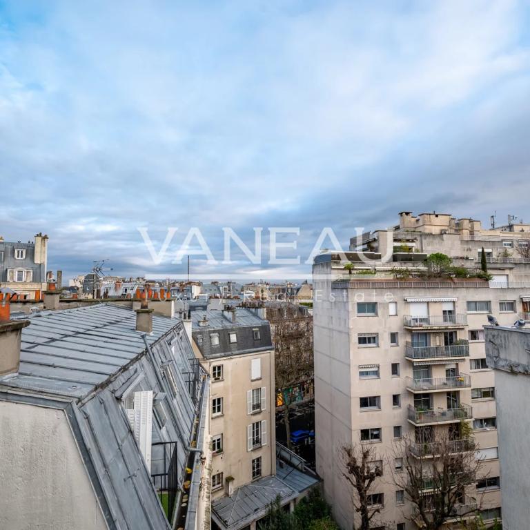 PARIS XVI - Village d'Auteuil - Chambre rénovée vue dégagée