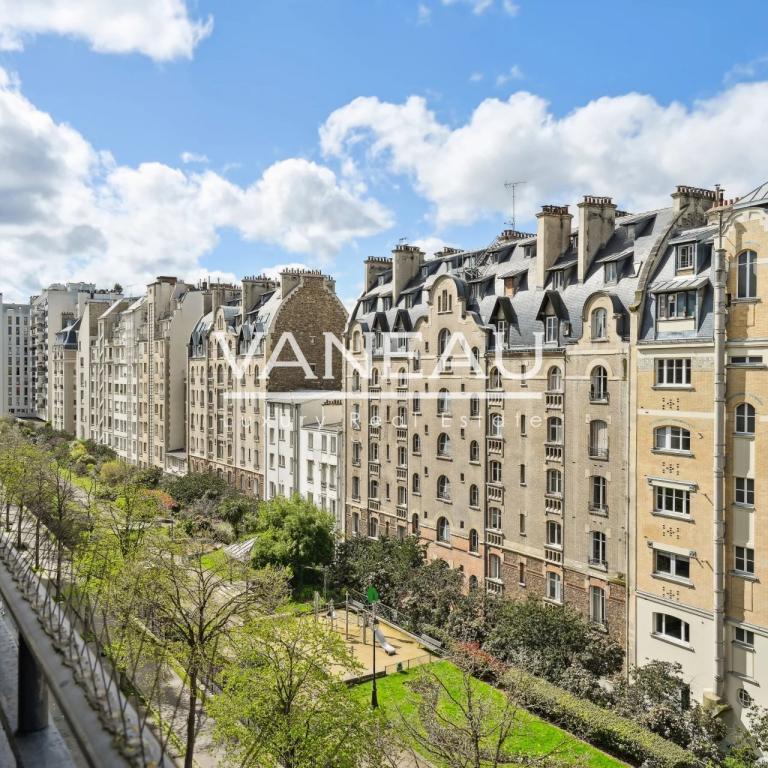 Paris XVIe - rue de Longchamp - Flandrin. Superbe appartement en