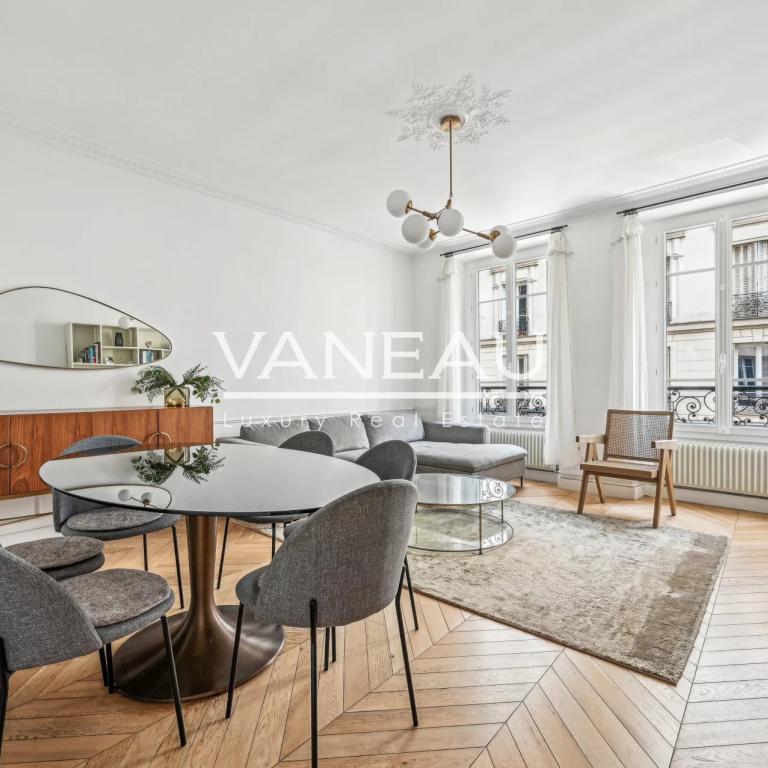 Paris VIIe - SAINT DOMINIQUE  - Appartement rénové avec deux cha