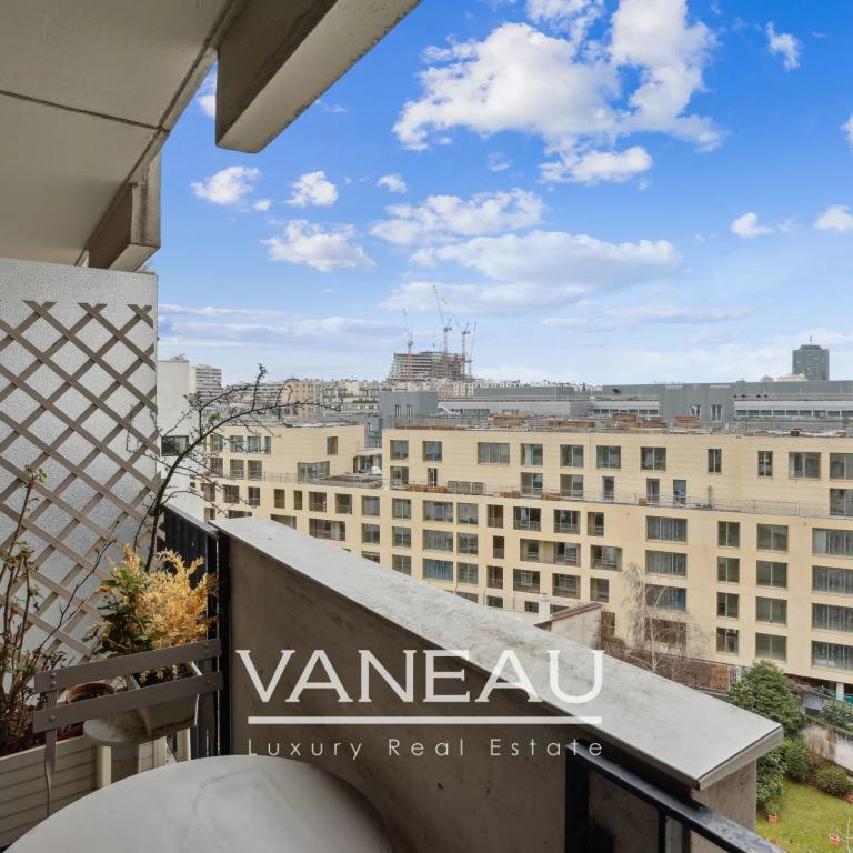 Studio avec balcon et vue dégagée