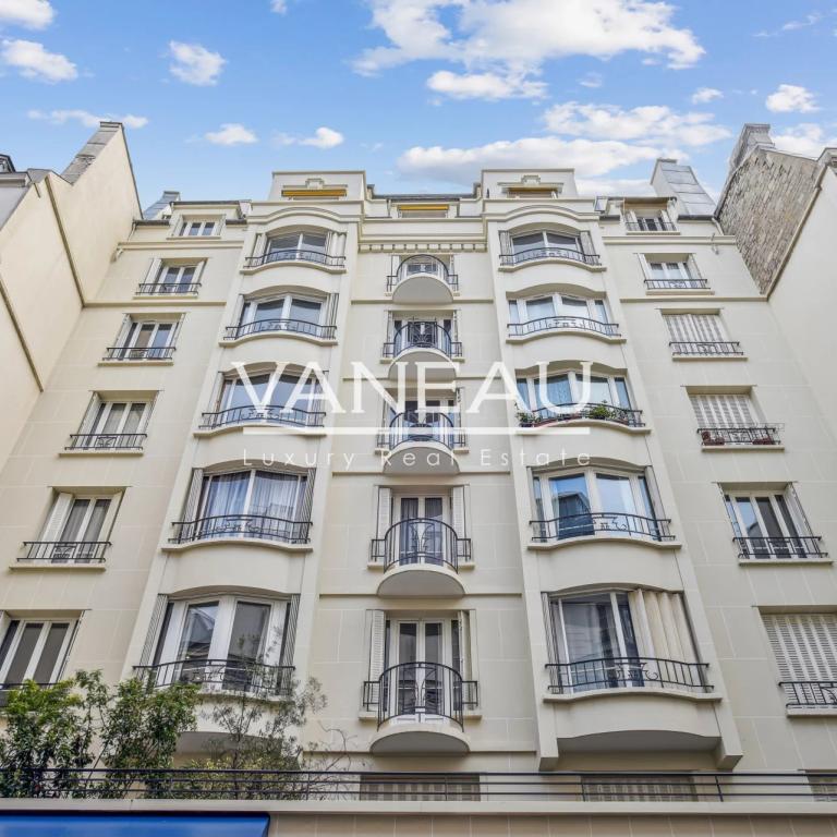 Paris VIIIe - Elysées - Appartement rénové idéalement situé