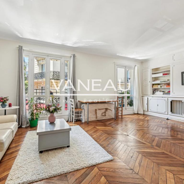 Paris XVe - Blomet / Convention - Appartement trois pièces dans 