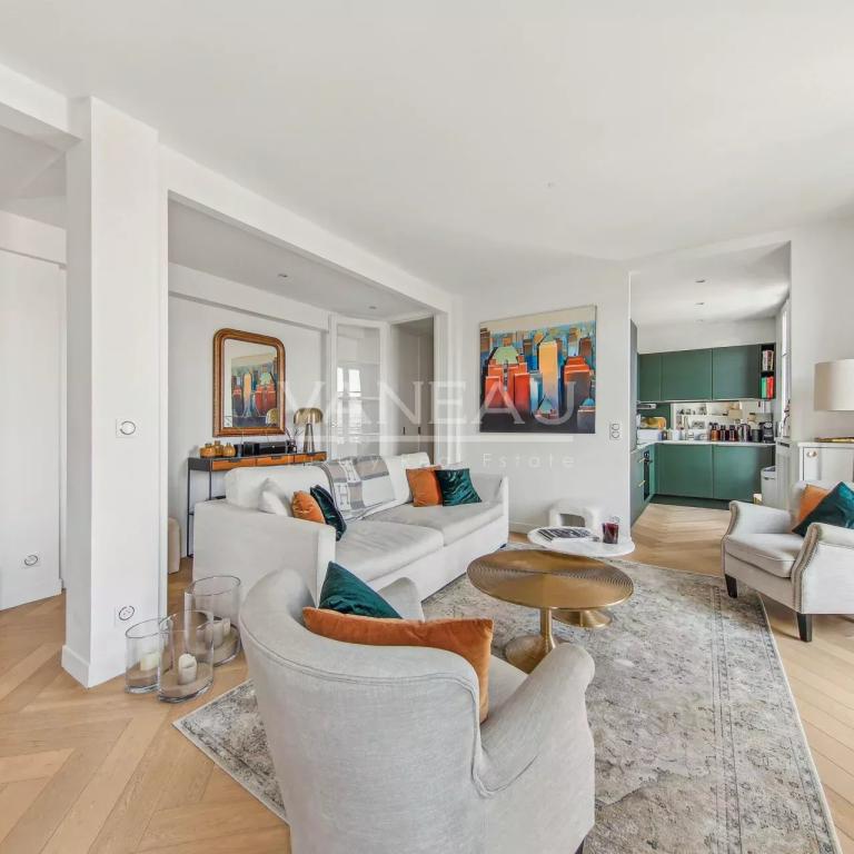 Boulogne Nord - luxueux trois pièces au dernier étage, balcons,