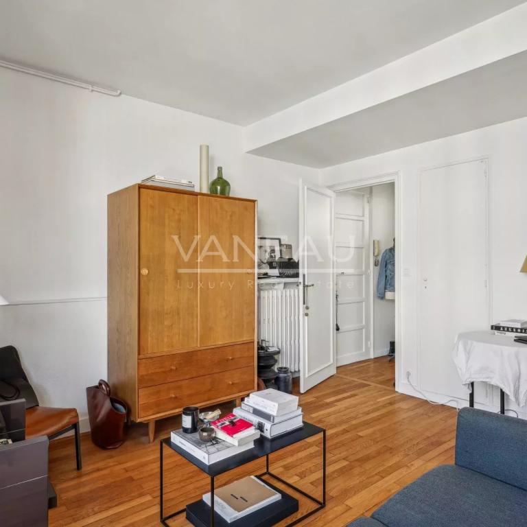 Paris XIVe - studio  lumineux avec balcon et vue dégagée