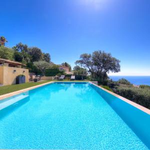 Villa d'Exception à Sainte-Maxime – Vue Mer Panoramique et Pisci