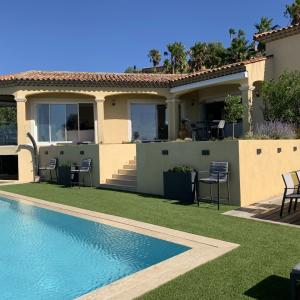 Villa d'Exception à Sainte-Maxime – Vue Mer Panoramique et Pisci