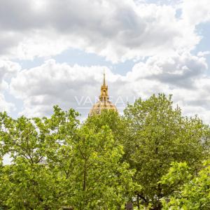 VUE DEGAGEE SUR LES INVALIDES / Pied à Terre Idéal