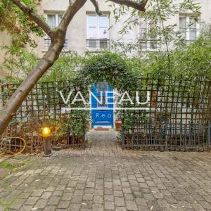 PARIS VIII / Palais de l' Elysée - Pied à terre avec jardin