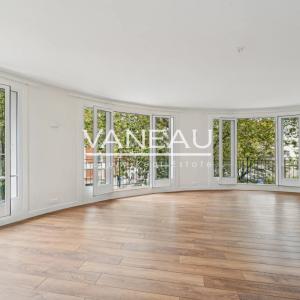 VAUGIRARD - VOLONTAIRES : Appartement familial avec balcon