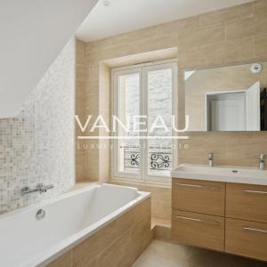 Paris XV - BEAUGRENELLE - Maison familiale 200 m² - état neuf.