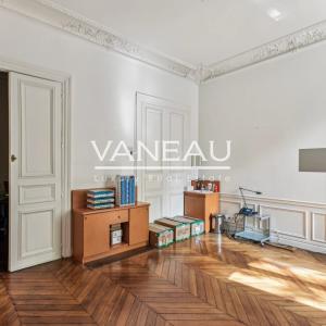 PARIS VIII - Parc Monceau - Appartement Haussmannien de 2 pièces