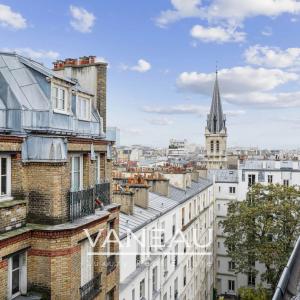 Mairie du XV ème – charmant studio vue toits de Paris.