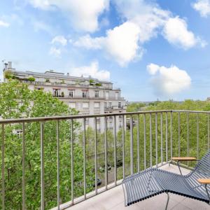 PARIS 7 - ETAGE ELEVE - 3 CHAMBRES - TERRASSE - VUE MONUMENTS