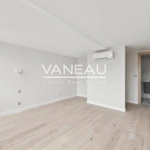 TROCADERO / Duplex entièrement rénové avec vue dégagée au calme 