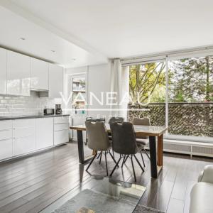 Neuilly - Appartement deux pièces en parfait état avec balcon