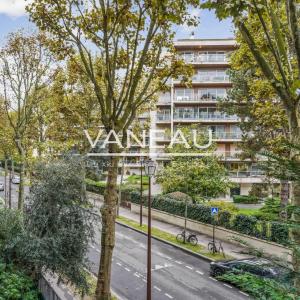 Neuilly - Appartement deux pièces en parfait état avec balcon