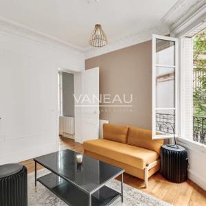 Dans un bel immeuble - Appartement entièrement rénové - Paris 15