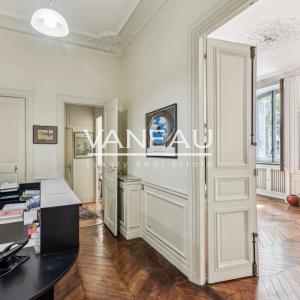 PARIS VIII - Parc Monceau - Appartement Haussmannien de 2 pièces