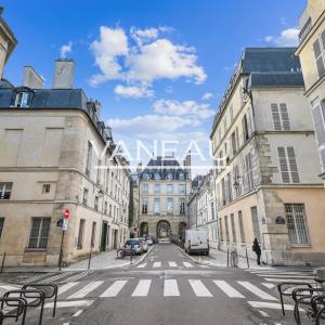 Paris 4e - Place des Vosges - Studio ensoleillé