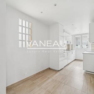 VAUGIRARD - VOLONTAIRES : Appartement familial avec balcon