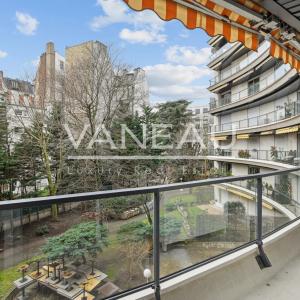 Neuilly  Mairie - 2 pièces avec balcon sur jardin vendu  loué