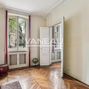 PARIS VIII - Parc Monceau - Appartement Haussmannien de 2 pièces