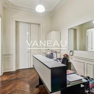 PARIS VIII - Parc Monceau - Appartement Haussmannien de 2 pièces