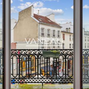 PARIS XV Commerce - Appartement d'exception quatre pièces avec b