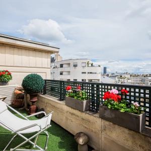 Dernier étage avec Terrasse vue Tour Eiffel