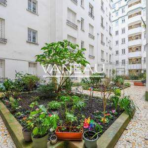 Bir Hakeim/Dupleix - Appartement en étage élevé avec balcon