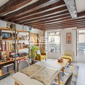 Paris IIe - Appartement deux pièces de charme en étage élevé