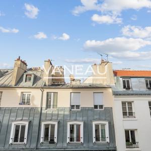 Paris IIe - Appartement deux pièces de charme en étage élevé