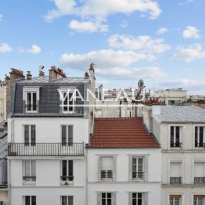 Paris VII - Rue Cler - Studio en étage élevé avec vue dégagée