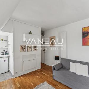 Paris VII - Rue Cler - Studio en étage élevé avec vue dégagée