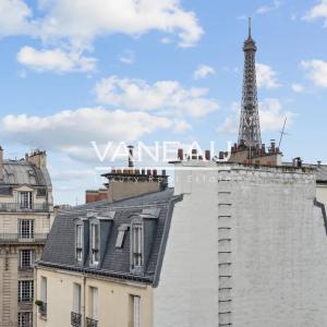 Paris VII - Rue Cler - Studio en étage élevé avec vue dégagée