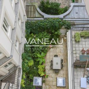 Paris VIIIe - Duplex de six pièces avec grande terrasse arborée 