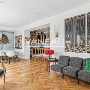 Paris VIIIe - Duplex de six pièces avec grande terrasse arborée 