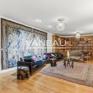 Paris VIIIe - Duplex de six pièces avec grande terrasse arborée 