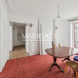 PARIS IXe - Bel appartement de quatre pièces classique avec balc