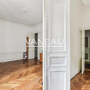 PARIS VIII - Parc Monceau - Appartement Haussmannien de 2 pièces