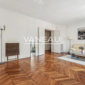 Paris XVe - Blomet / Convention - Appartement trois pièces dans 