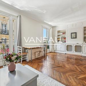 Paris XVe - Blomet / Convention - Appartement trois pièces dans 