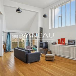 PARIS XVe - Saint-Lambert - Loft en duplex, dernier étage refait